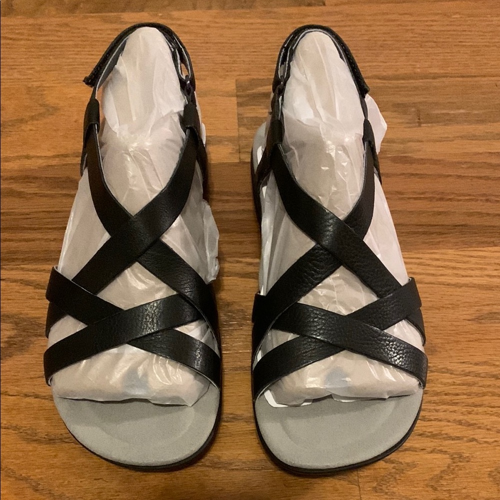 Abeo Bella Black Criss-Cross Sandals with Cushioned Footbed